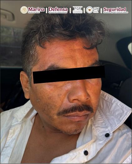 Durante un cateo en Oaxaca detienen a un sujeto con armas largas, municiones y dosis de droga